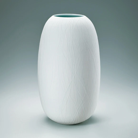 White Porcelain Jar with Line Drawing “Wearing”