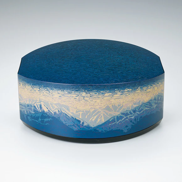 Kanshitsu Box with Design in Kinma “Distant Ridge”