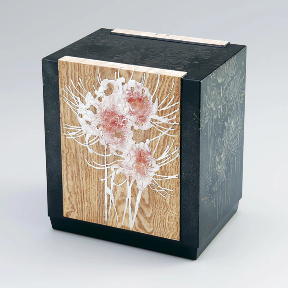Box with Design in Makie on Plain Wood Surface “Autumn Scenery”