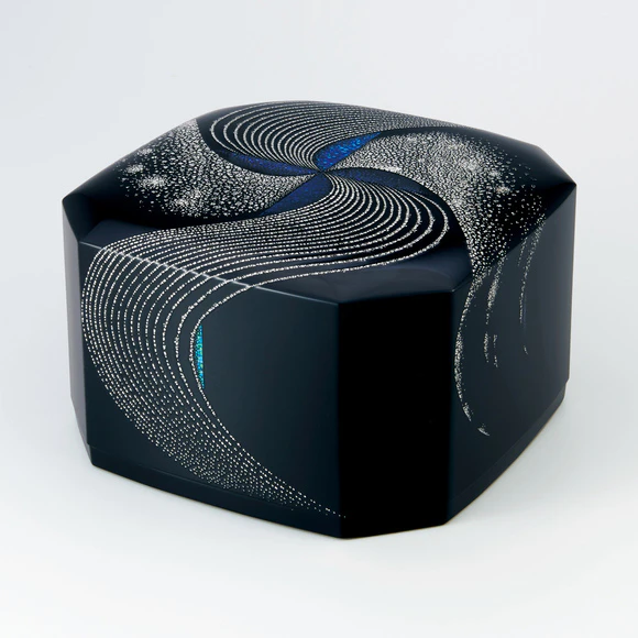 Box with Design in Egg Shell and Makie “Shining Water”