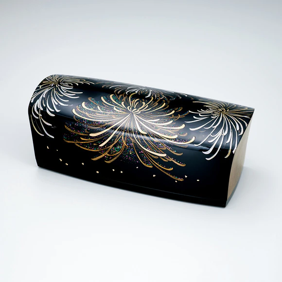 Kanshitsu Coffer with Inlay of Mother-of-pearl Cutouts with Decorative Cracks, Gold and Silver Hyōmon and Makie Design of Spider Chrysanthemums