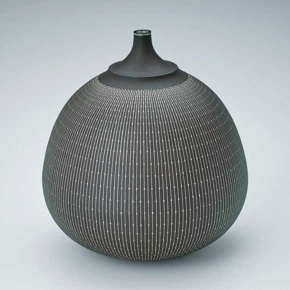 Iron Flower Vessel with Hammered Inlay Fish Roe Design “Long Rain”
