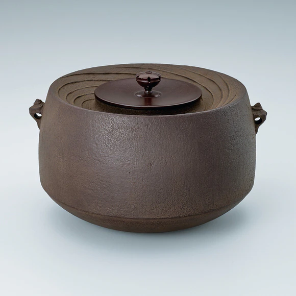 “Arrow Knock” Type Tea Ceremony Kettle with Whorl Design