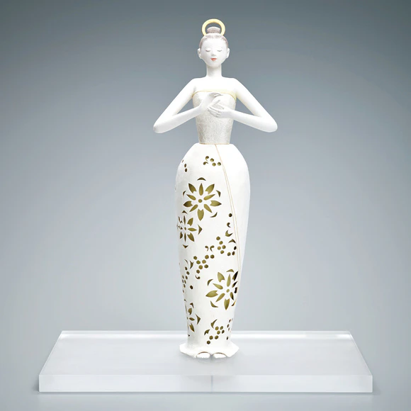 Doll Formed with Tōso Over Wooden Core and Covered with Cloth and Washi Paper “Jewel in the Hands”