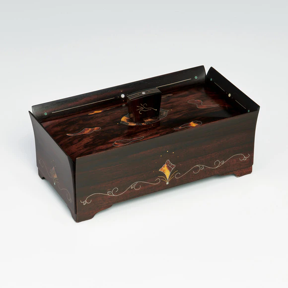Box of Black Persimmon Wood with Red Urushi and Inlay Design “Swaying”