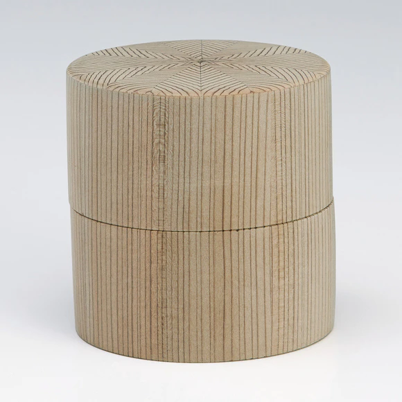 Nakatsugi Type Tea Caddy of Jindai Cedar Wood with Straight Grain