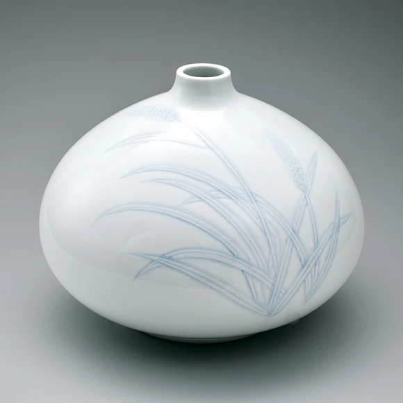 White Porcelain Jar with Colored and Engraved Wheat Design