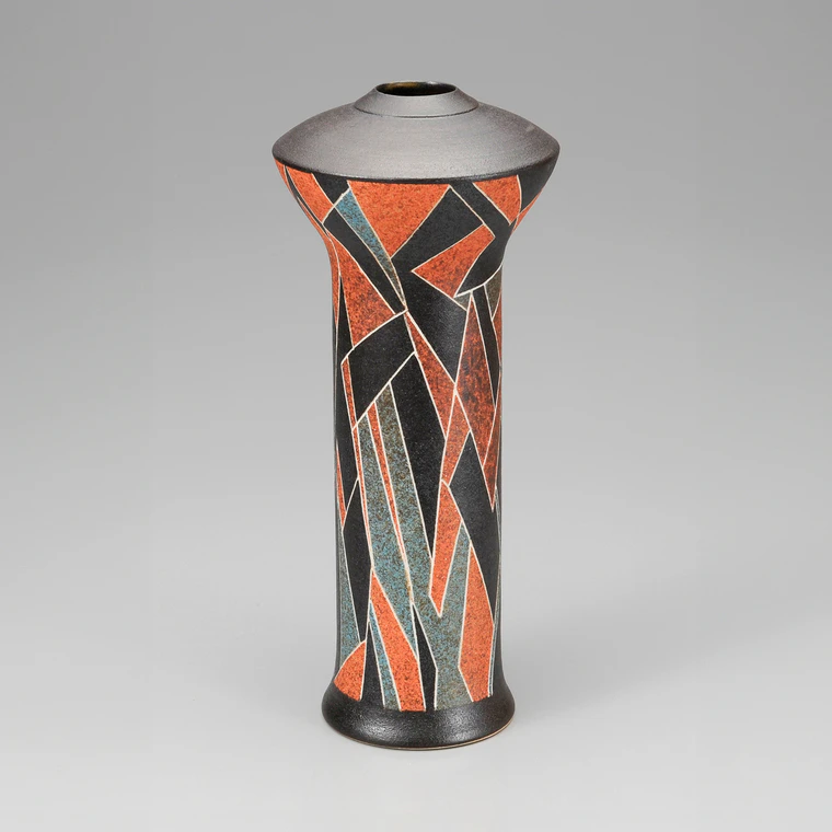 photo Colored Clay Flower Vase with Line Design