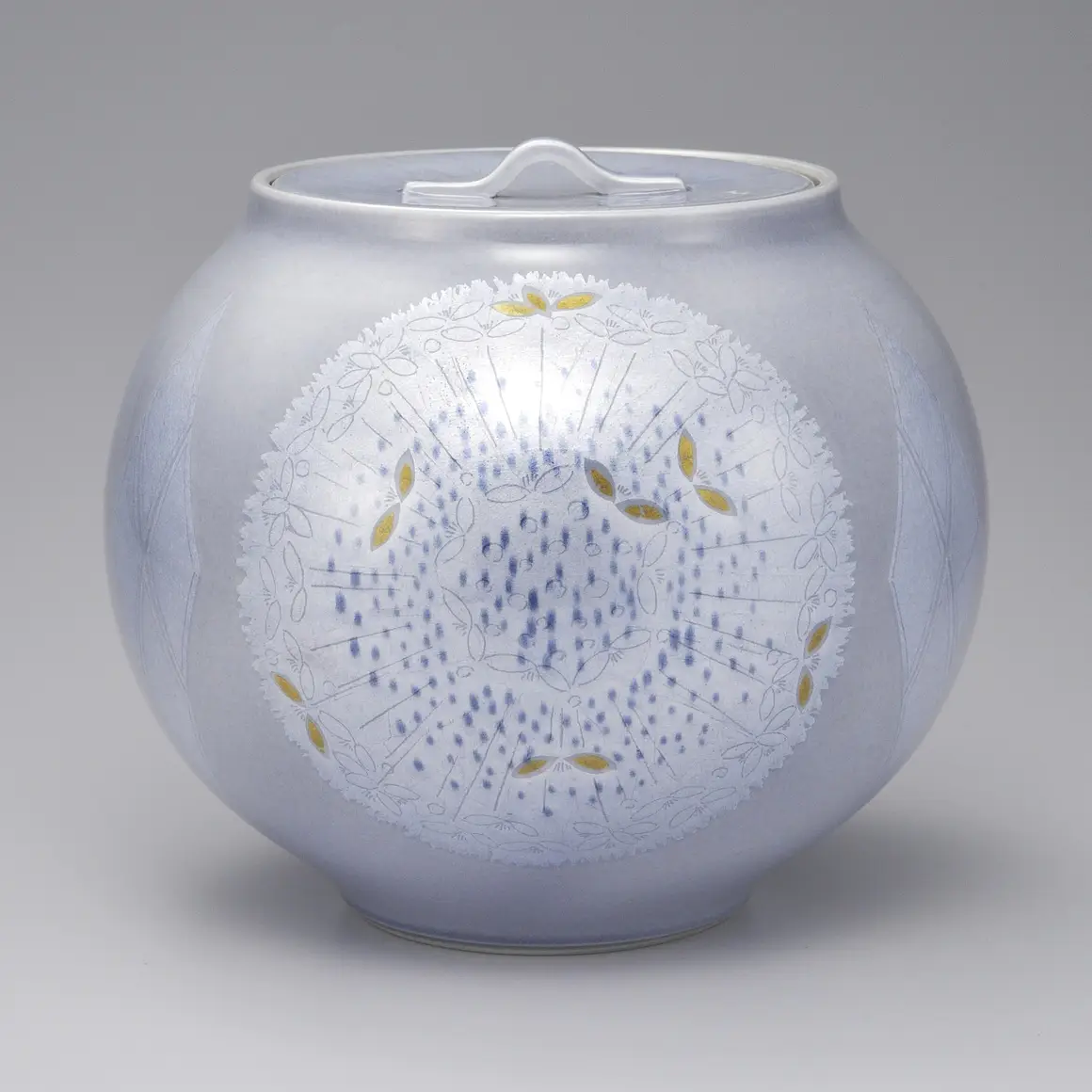 【人間国宝】 中田一於 作 釉裏銀彩 水指 茶道具 美術品 紫苑釉裏銀彩球花文水指(中田 一於)｜ギャラリージャパン