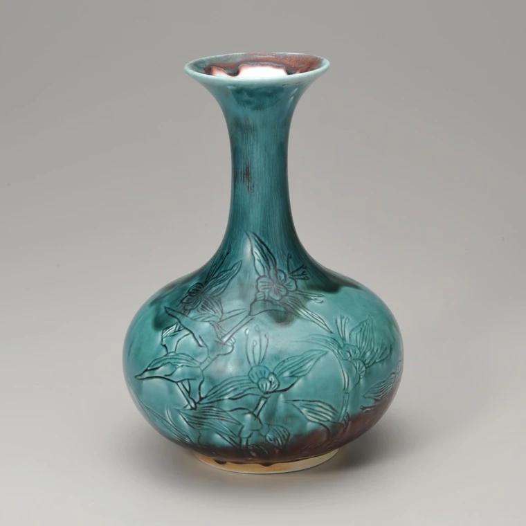 写真：辰砂草花壷