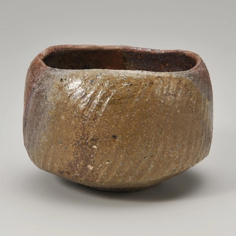 photo Bizen Tea Bowl with Curved Line Design