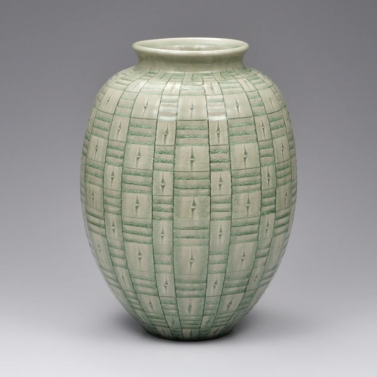 photo Ofuke Ware Jar with Engraved Design