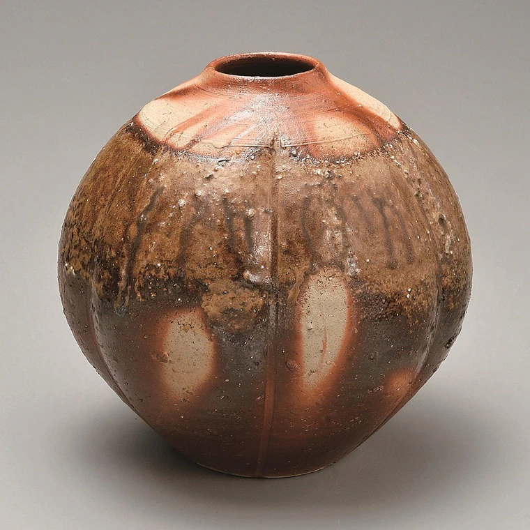 photo Akoda Gourd Shaped Jar Coated with Coarse-grained Clay