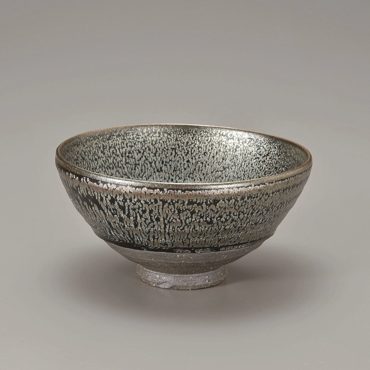 photo Tea Bowl with Iron Glaze and Kiln Mutation Effects