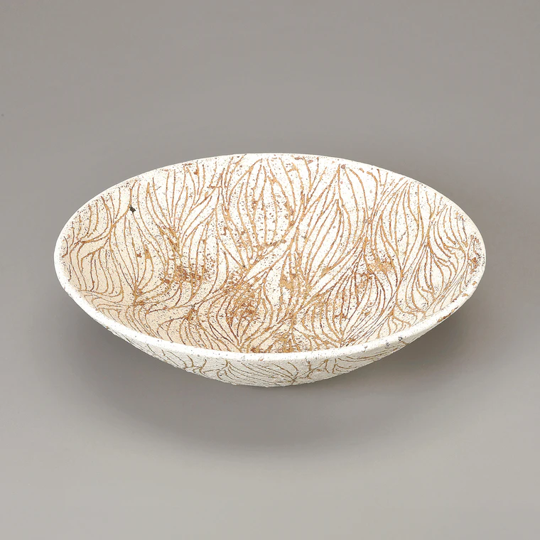 photo Bowl with Thread-like Lines in Wax-resist Glazing