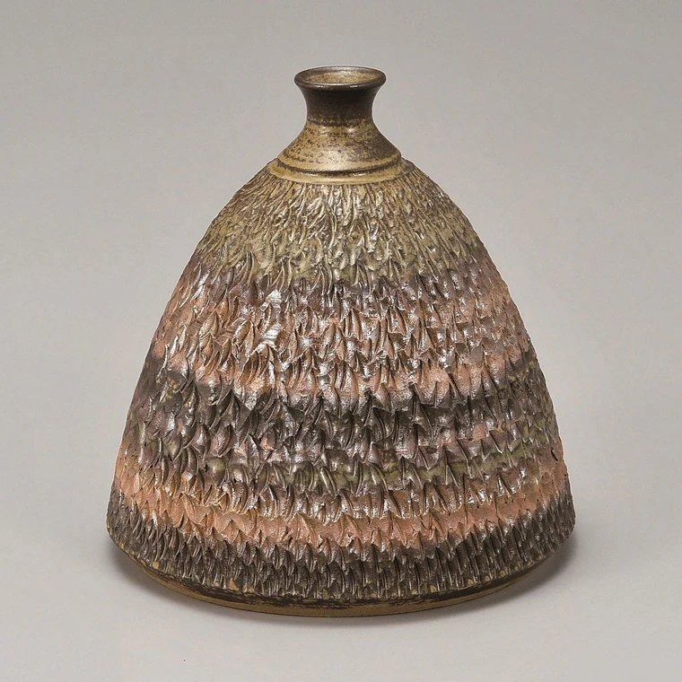 photo Flower Vase with Ash Glaze in Kakewake Style