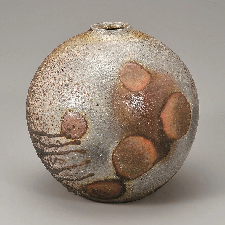 photo Natural Ash Glazed Bizen Jar