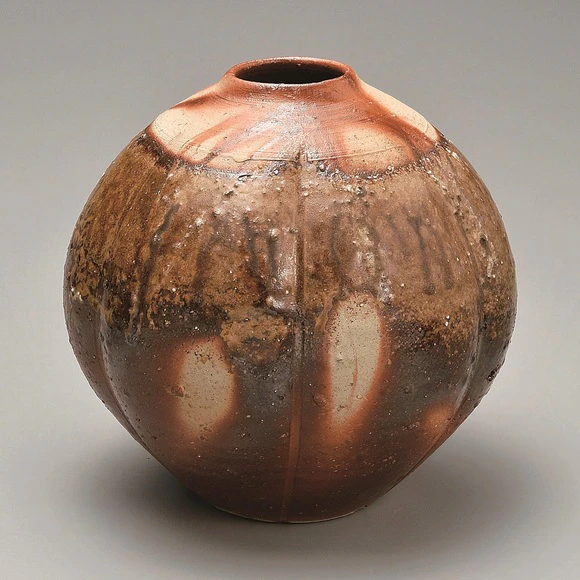 Akoda Gourd Shaped Jar Coated with Coarse-grained Clay