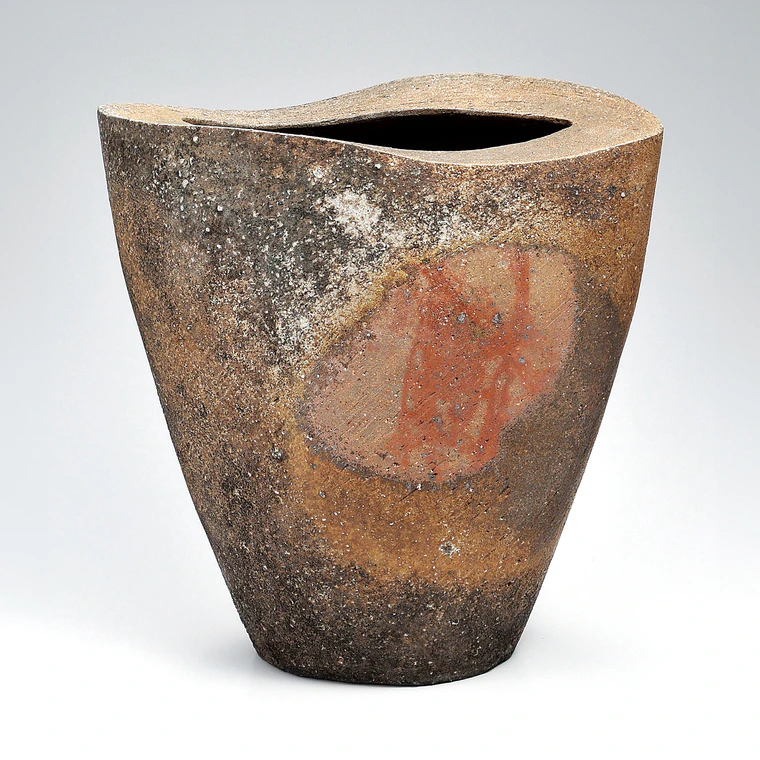 photo Bizen Flower Vase with Kiln Mutation Effects