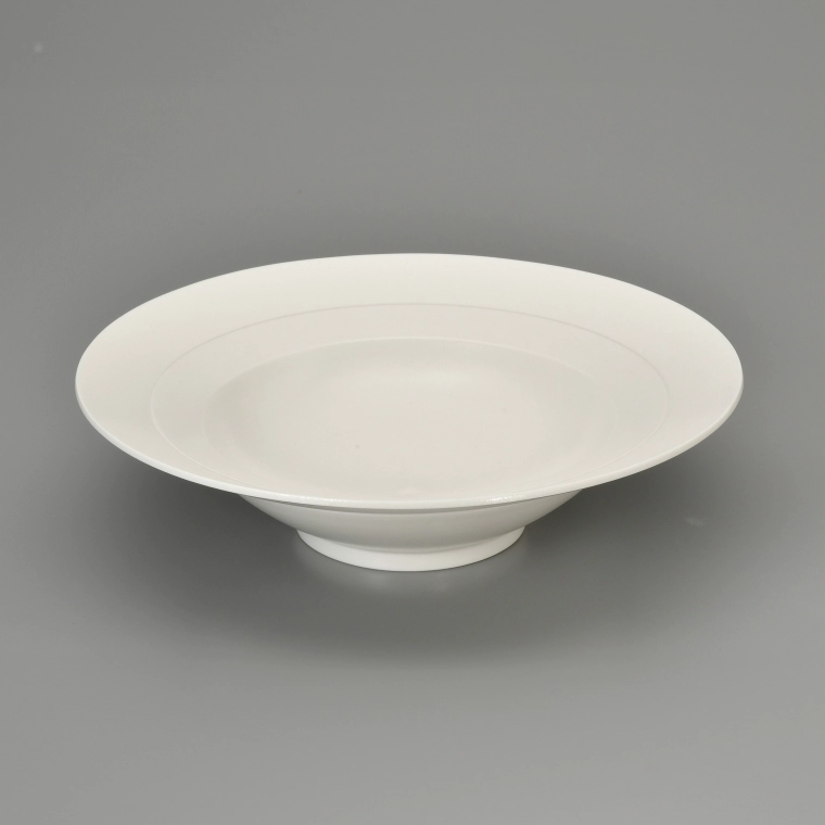 photo White porcelain bowl
