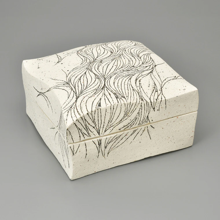 photo Ceramic Box with Line Design in Glaze Painting