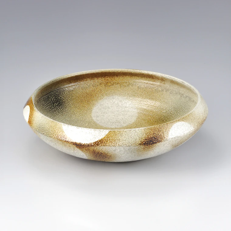 photo Bowl with Colored Decoration in Kakewake Style