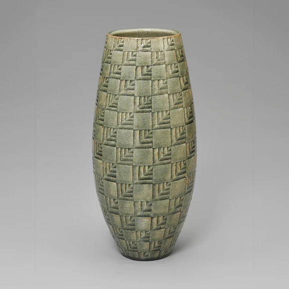 Flower Vessel with Ash Glaze and Curved Line in Engraving