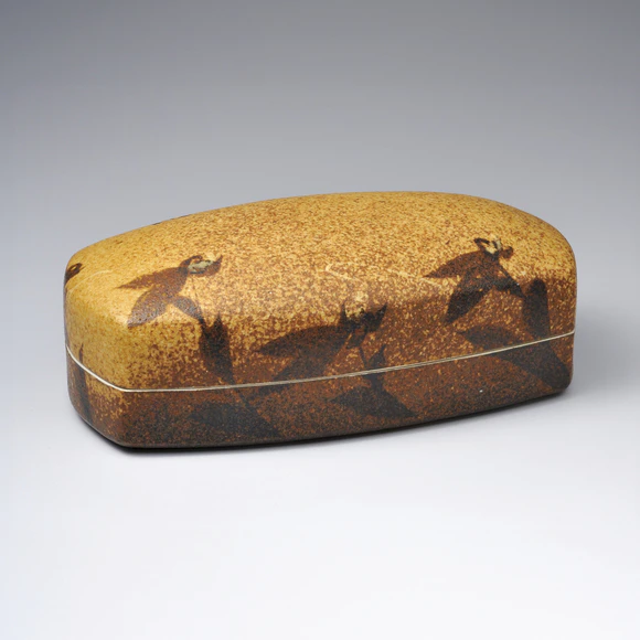 色絵金銀彩孔雀文平皿 (井戸川豊) 未使用 新品同様 銀泥彩磁鉢(井戸川 豊)｜ギャラリージャパン