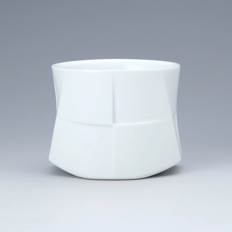 photo White Porcelain Tea Bowl "Platform"