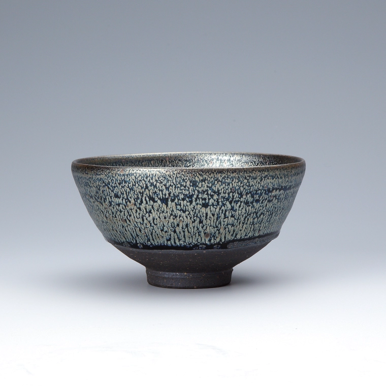 photo Tea Bowl with Iron Glaze and Kiln Mutation Effects