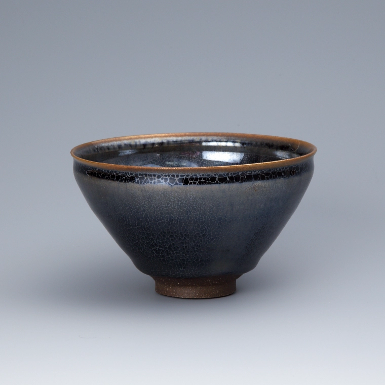 photo Tenmoku Glazed Tea Bowl with Kiln Mutation of Greenish-Blue Color
