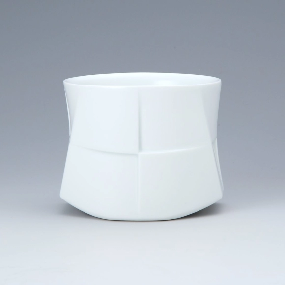 White Porcelain Tea Bowl "Platform"