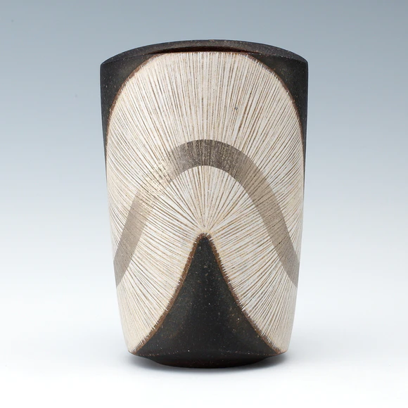 Flower Vessel with Engraved Line Design and Platinum Painting