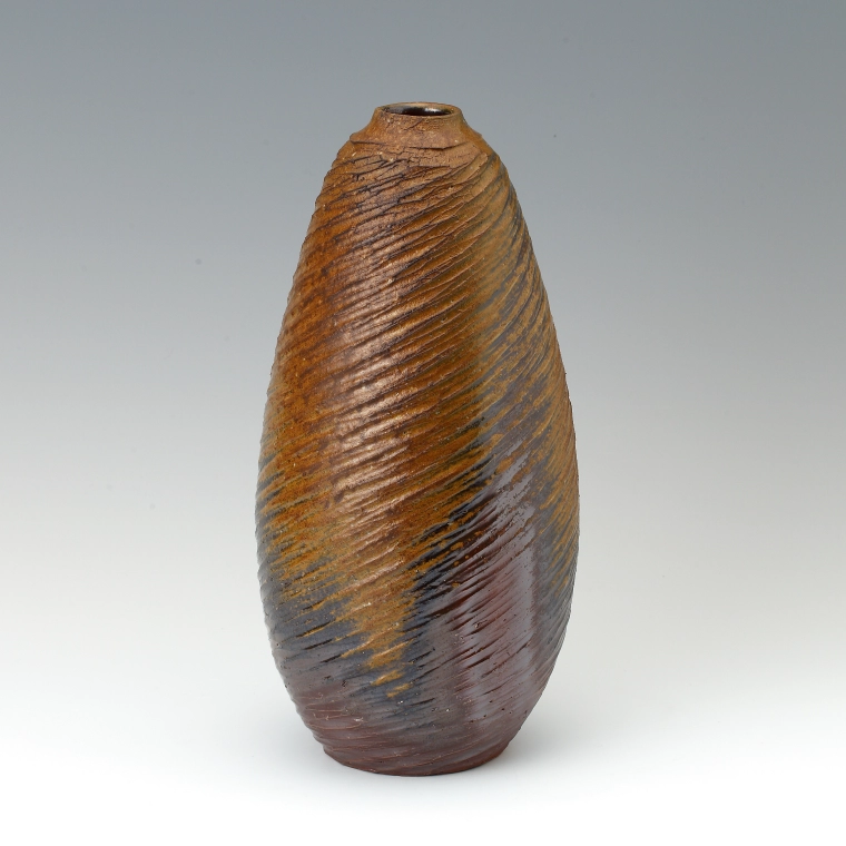 photo Bizen Jar with Ridge Design