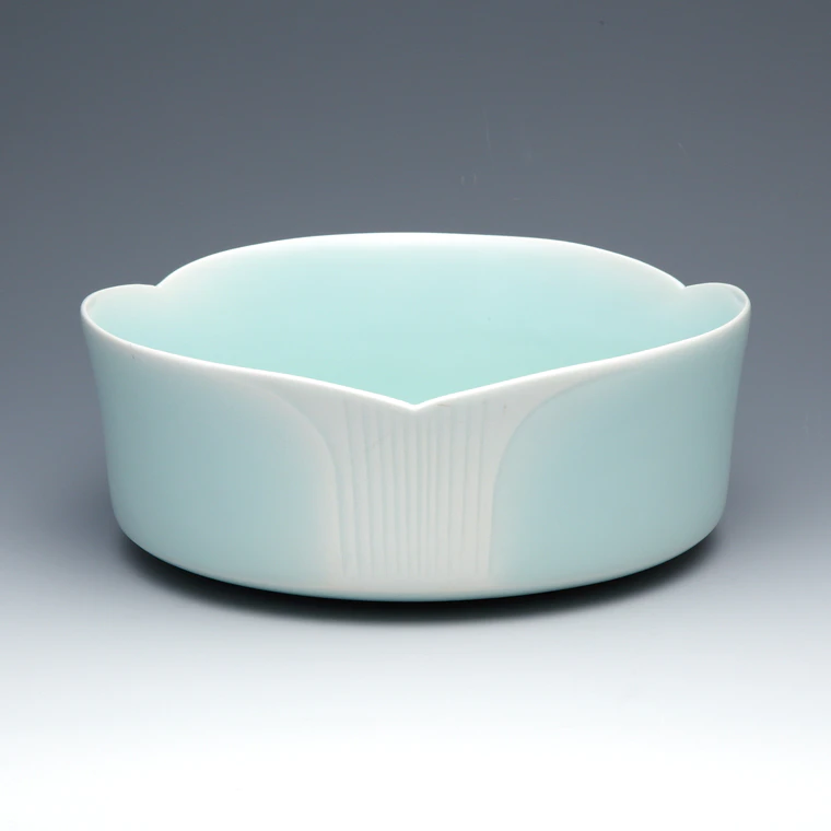 photo Bowl with Celadon Glaze and Blurred White Decoration "Waterfall"