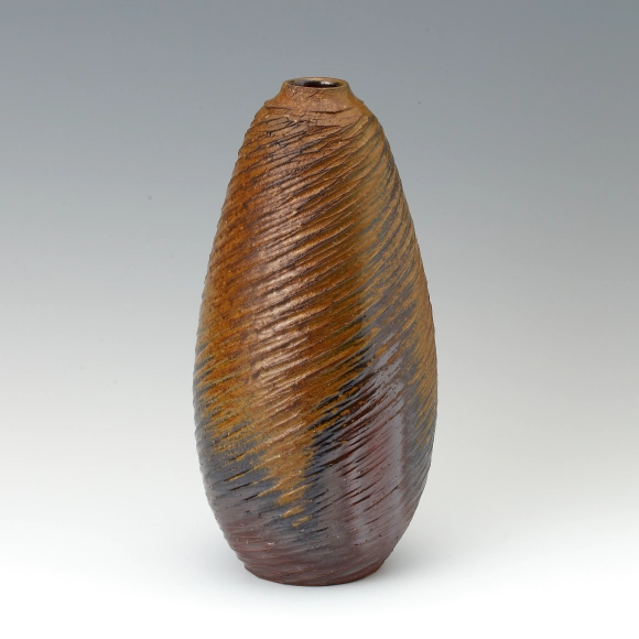 Bizen Jar with Ridge Design