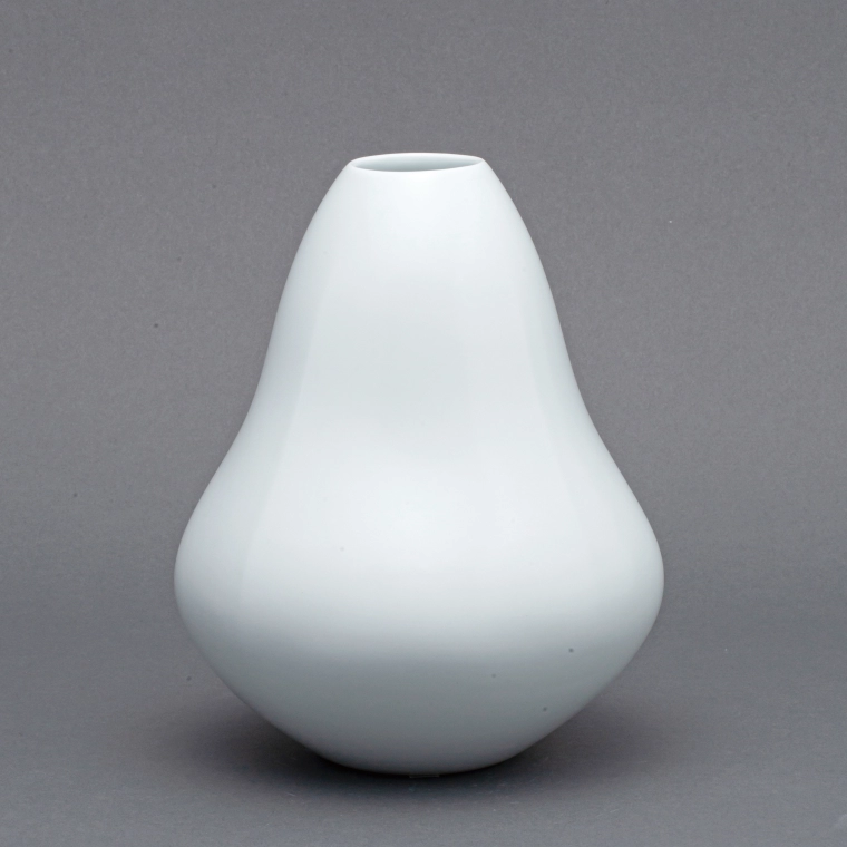photo White Porcelain Faceted Jar