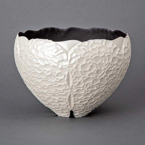 Bowl with Curved Line Design in Engraving "Hatching Flower"
