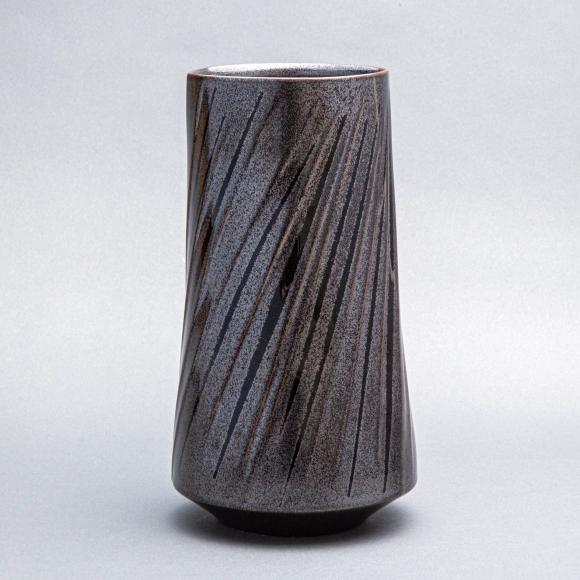 Tenmoku Glazed Vase with Engraved Line Design