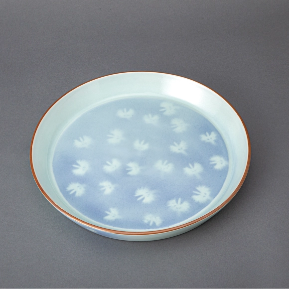 Bowl with Fringed Orchid Design in Sprayed Underglaze Blue