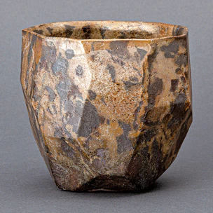 Tea Bowl fo Bizen Clay with Kiln Mutation Effects and Gold Decoration