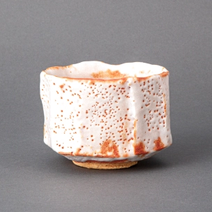 『鈴木富雄』鬼志野茶碗　京都　茶道具　共箱共布栞しおり略歴　人気作家 鈴木富雄』鬼志野茶碗 京都 茶道具 共箱共布栞しおり略歴 人気