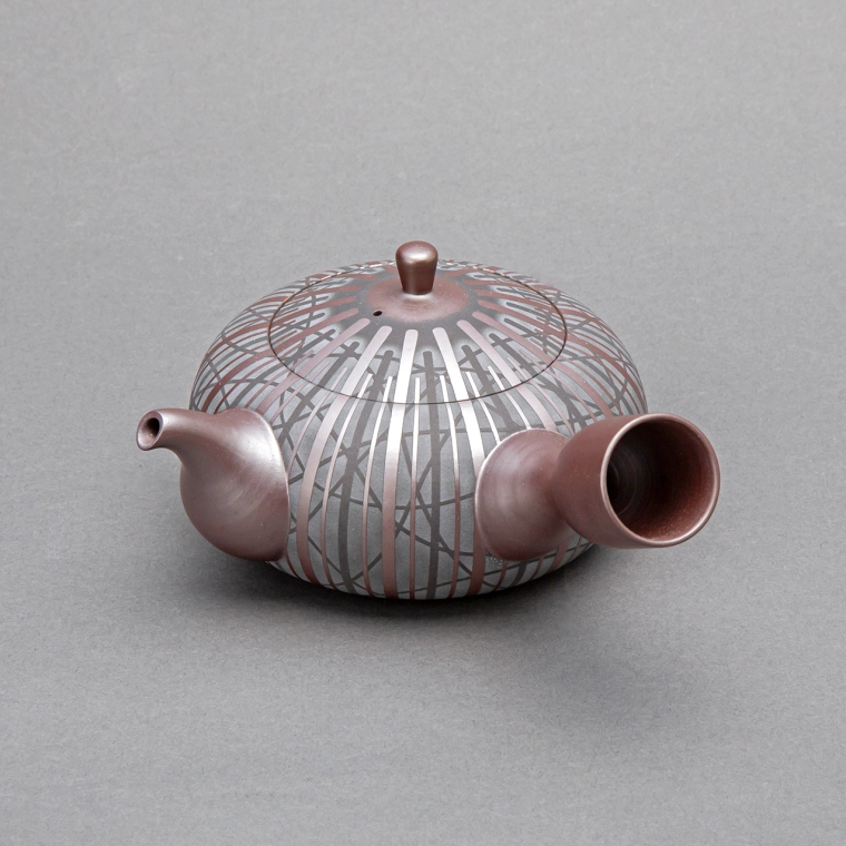photo Banko Teapot with Engraved Decoration