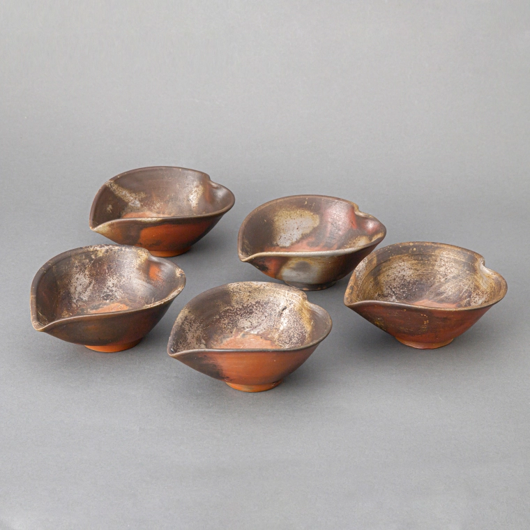 photo Flower Petal Shaped Bizen Sashimi Dishes