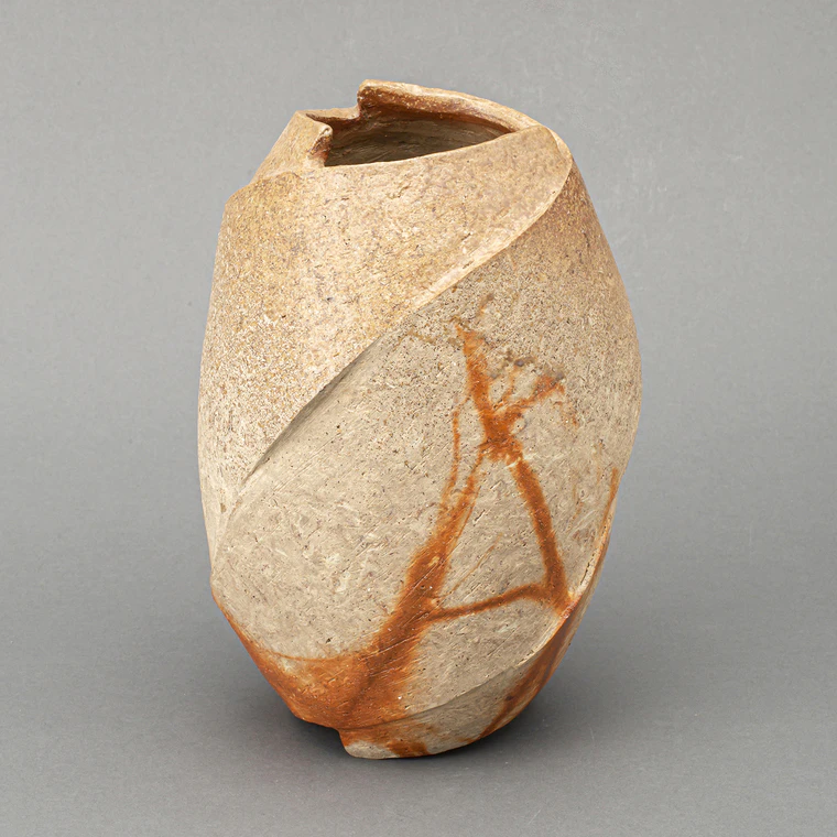 photo Flower Vessel of Natural Marble Clay