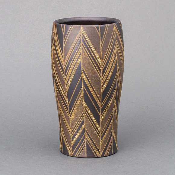Flower Vase with Black Glaze in Kakewake Style and Line Inlay Decoration