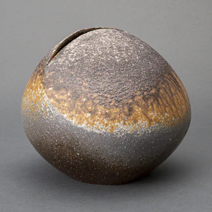 Bizen jar in irregular shape