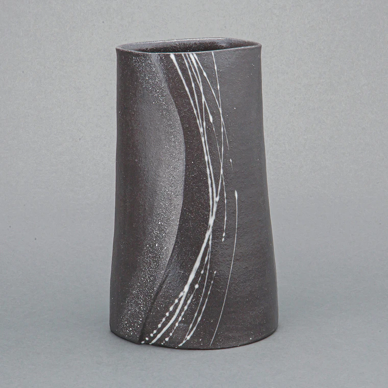 photo Black Clay Flower Vase