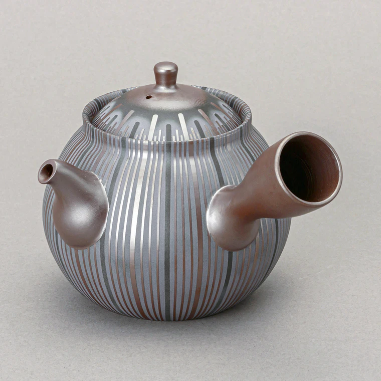 photo Banko Teapot with Stripe Design