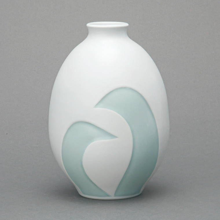 photo Flower Vessel with Glaze in Kakewake Style